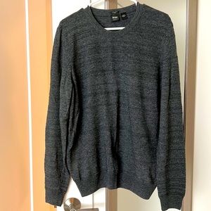 Hugo Boss men’s sweater.
